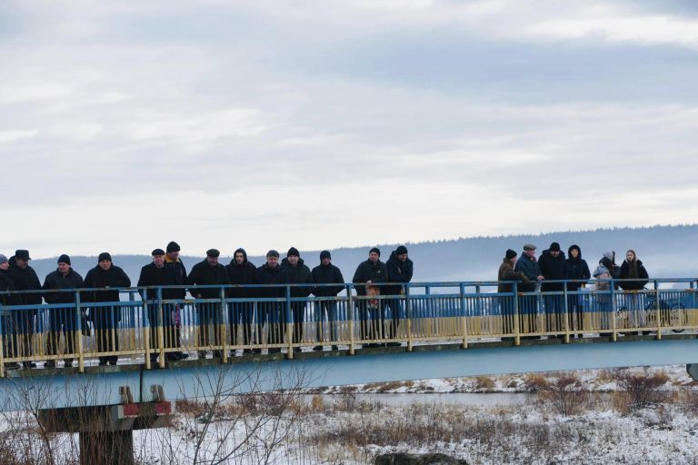 Особлива традиція: у Калуській громаді освятили воду на березі річки Лімниця (ФОТО)