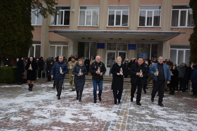 На Надвірнянщині вшанували пам'ять загиблих воїнів та відзначили їхні родини (ФОТО) 3 473544462 1059208339365028 8749513820178233615 n