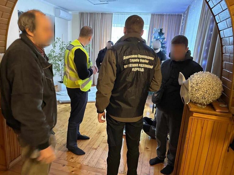 Жителі Івано-Франківщини організували бізнес з перевезення чоловіків за кордон (ФОТО)