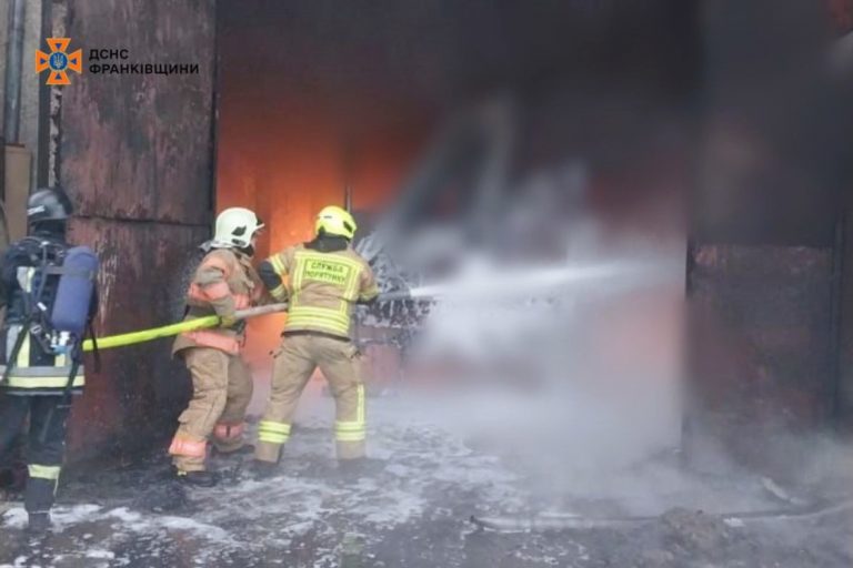 Наслідки ракетної атаки на Прикарпатті: рятувальники ліквідували пожежу (ФОТО) 11 474057564 912471311042233 8578865113332683589 n