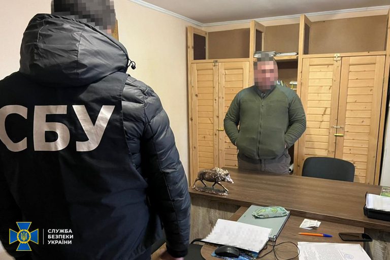 Посадовці Кутського лісництва незаконно вирубали понад 1,7 тисячі дерев цінних порід (ФОТО) 13 Посадовці Кутського лісництва незаконно вирубали понад 1,7 тисячі дерев цінних порід (ФОТО)