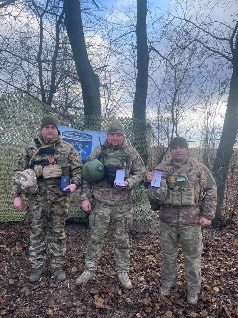 Військового з Надвірнянщини нагородили відзнакою "Срібний хрест" (ФОТО) 7 474990359 1068483885104140 6339735746402176345 n
