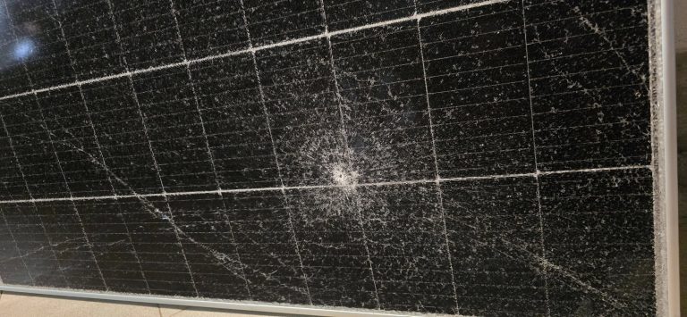 У Долині вандали пошкодили сонячні панелі на комунальній станції (ФОТО) 8 У Долині вандали пошкодили сонячні панелі на комунальній станції (ФОТО)