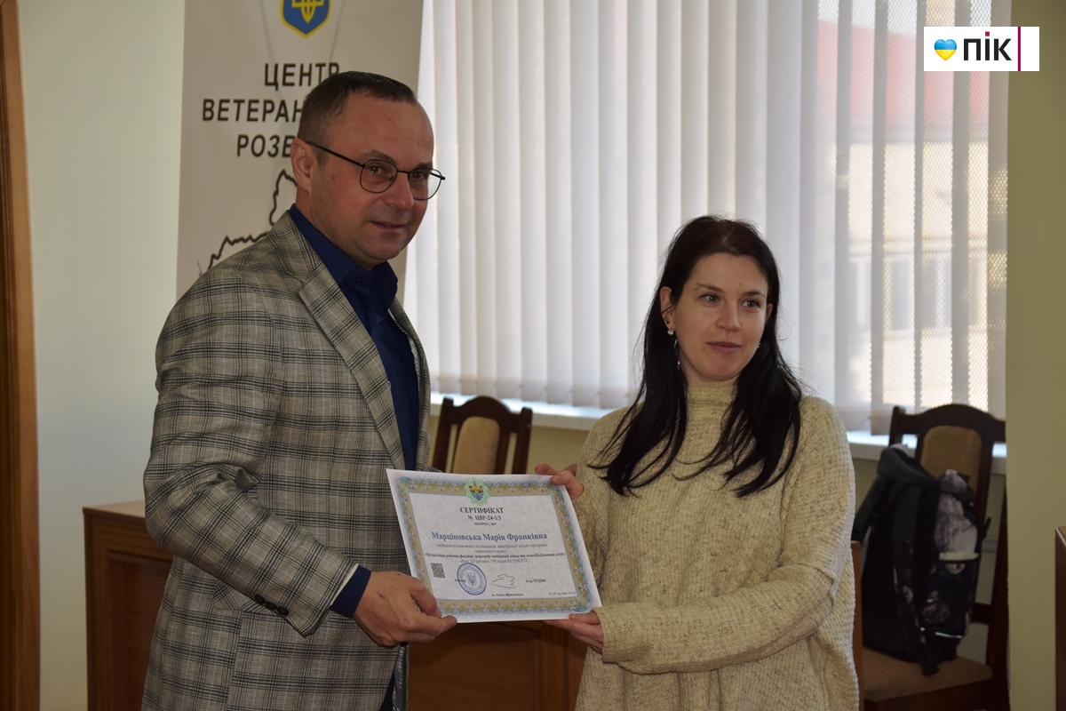 Перші випускники Центру ветеранського розвитку ІФНТУНГ отримали сертифікати (ФОТО) 10 DSC 0264