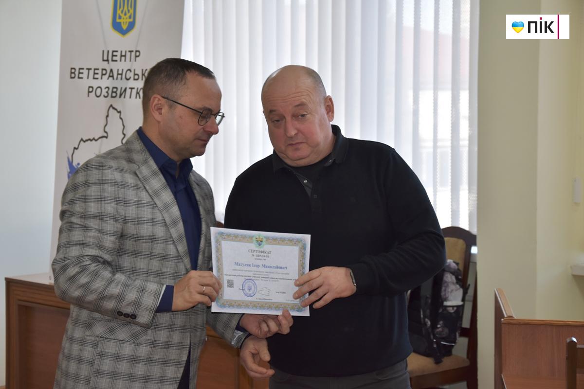 Перші випускники Центру ветеранського розвитку ІФНТУНГ отримали сертифікати (ФОТО) 14 DSC 0292