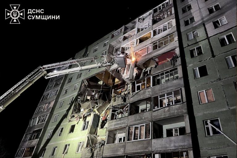 Окупанти вдарили по багатоповерхівці у Сумах 11 IMG 20250130 072608 285