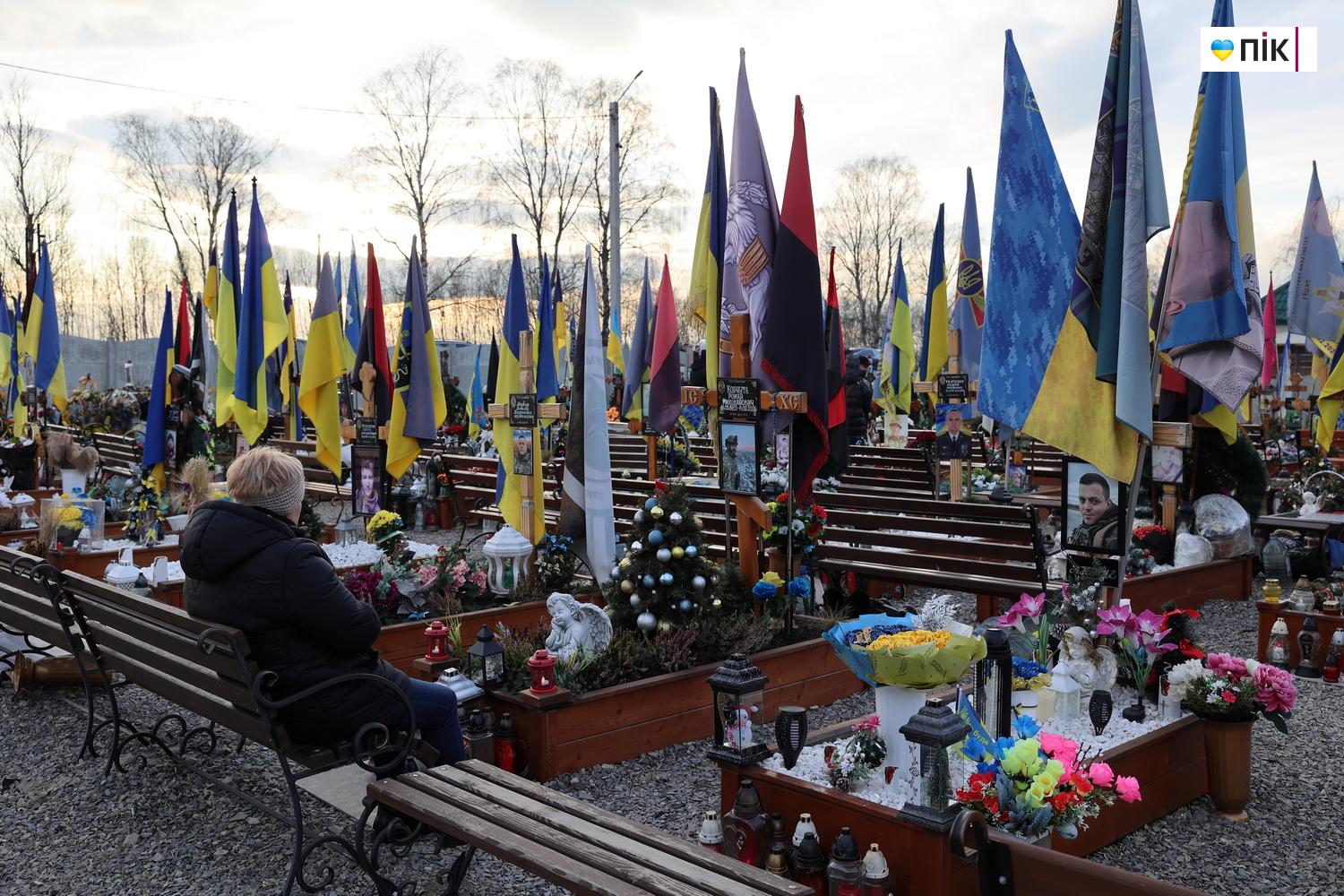 "Тиха коляда": на Франківському кладовищі вшанували пам'ять полеглих воїнів (ФОТО) 4 IMG 7783 resize