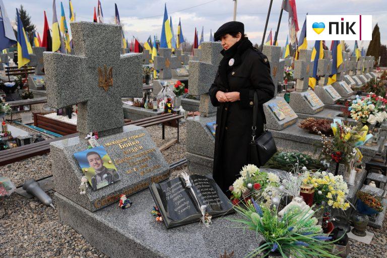 "Тиха коляда": на Франківському кладовищі вшанували пам'ять полеглих воїнів (ФОТО) 5 IMG 7853 resize