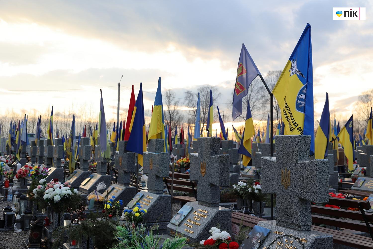 "Тиха коляда": на Франківському кладовищі вшанували пам'ять полеглих воїнів (ФОТО) 6 IMG 7904 resize