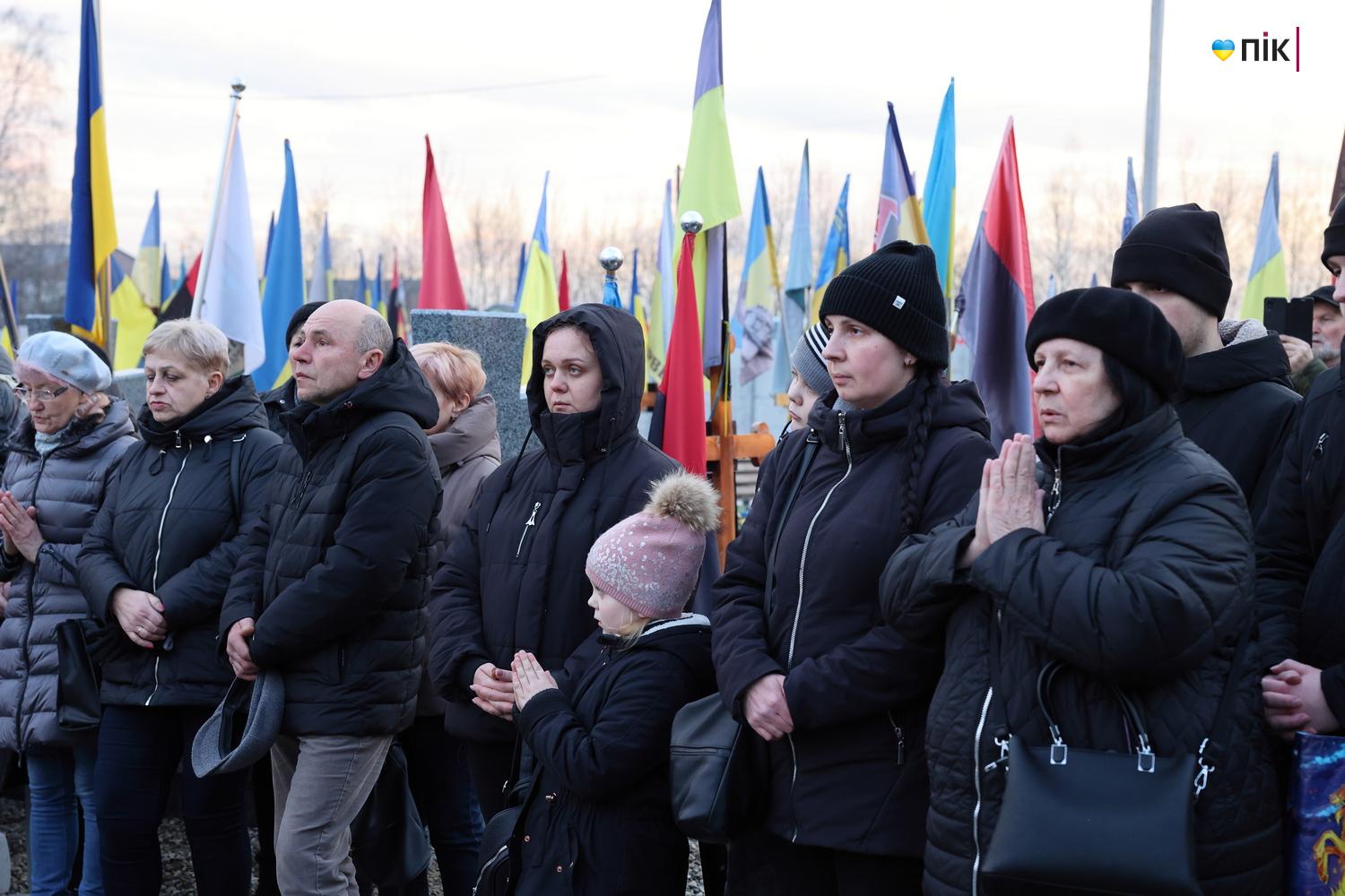 "Тиха коляда": на Франківському кладовищі вшанували пам'ять полеглих воїнів (ФОТО) 13 IMG 7985 resize