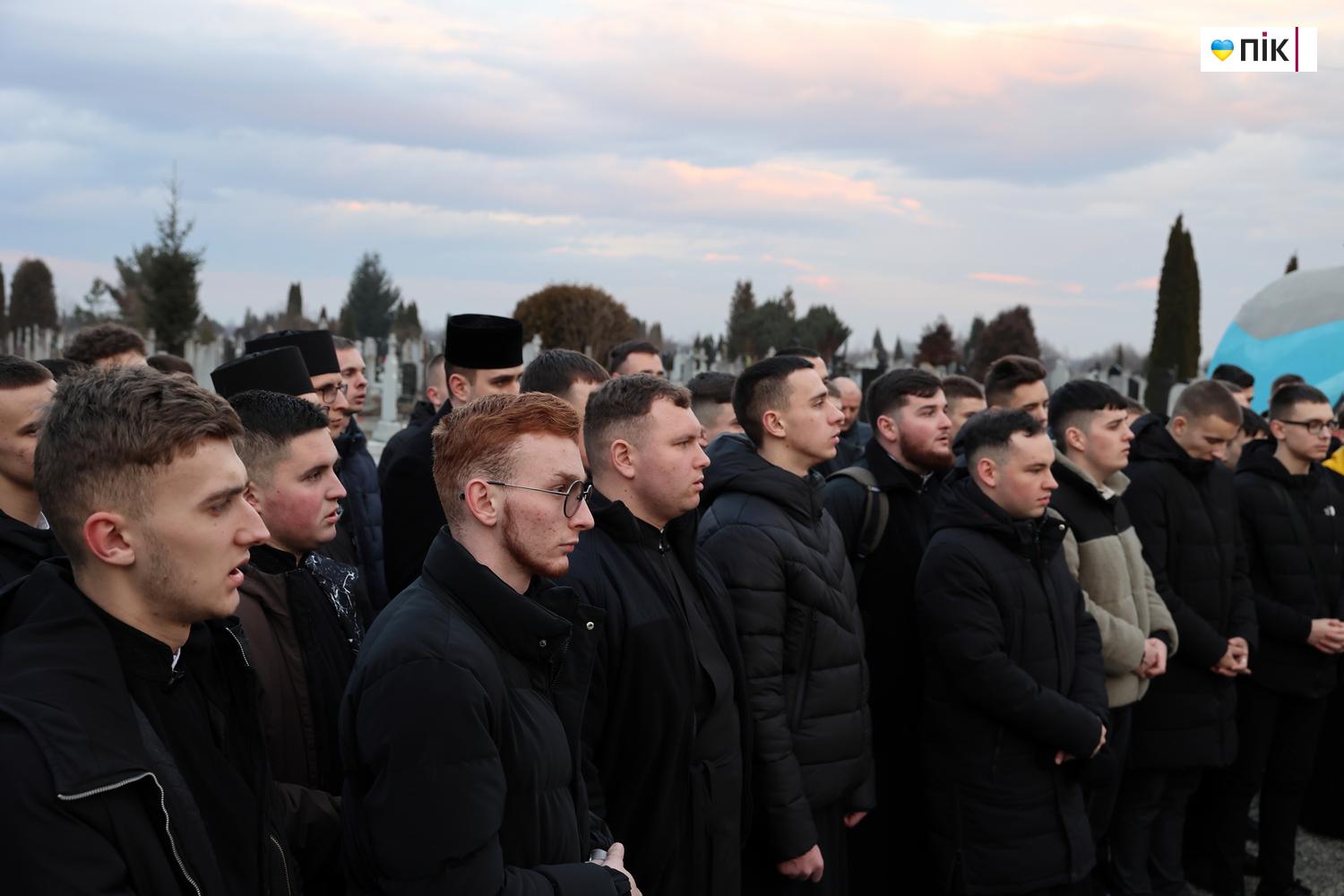 "Тиха коляда": на Франківському кладовищі вшанували пам'ять полеглих воїнів (ФОТО) 14 IMG 7988 resize