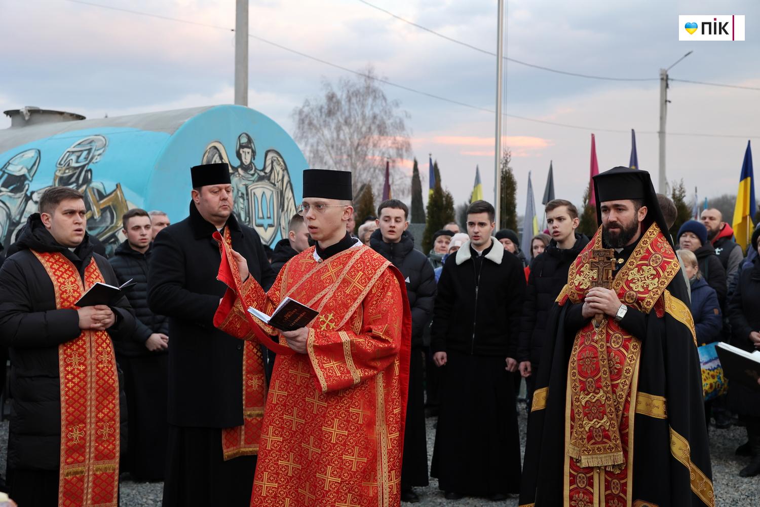 "Тиха коляда": на Франківському кладовищі вшанували пам'ять полеглих воїнів (ФОТО) 15 IMG 8013 resize