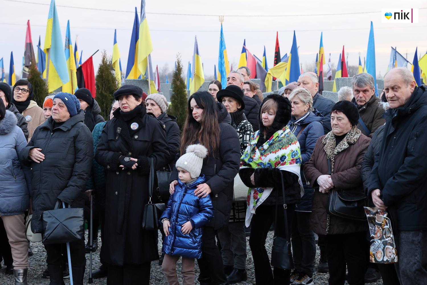 "Тиха коляда": на Франківському кладовищі вшанували пам'ять полеглих воїнів (ФОТО) 16 IMG 8015 resize