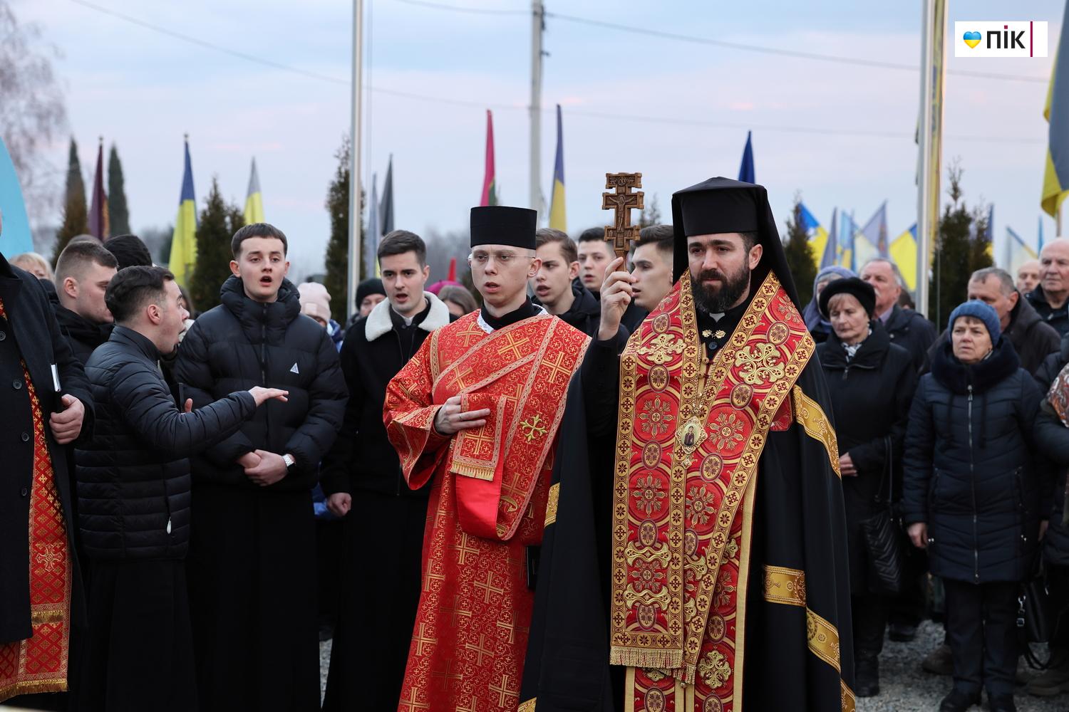 "Тиха коляда": на Франківському кладовищі вшанували пам'ять полеглих воїнів (ФОТО) 18 IMG 8031 resize