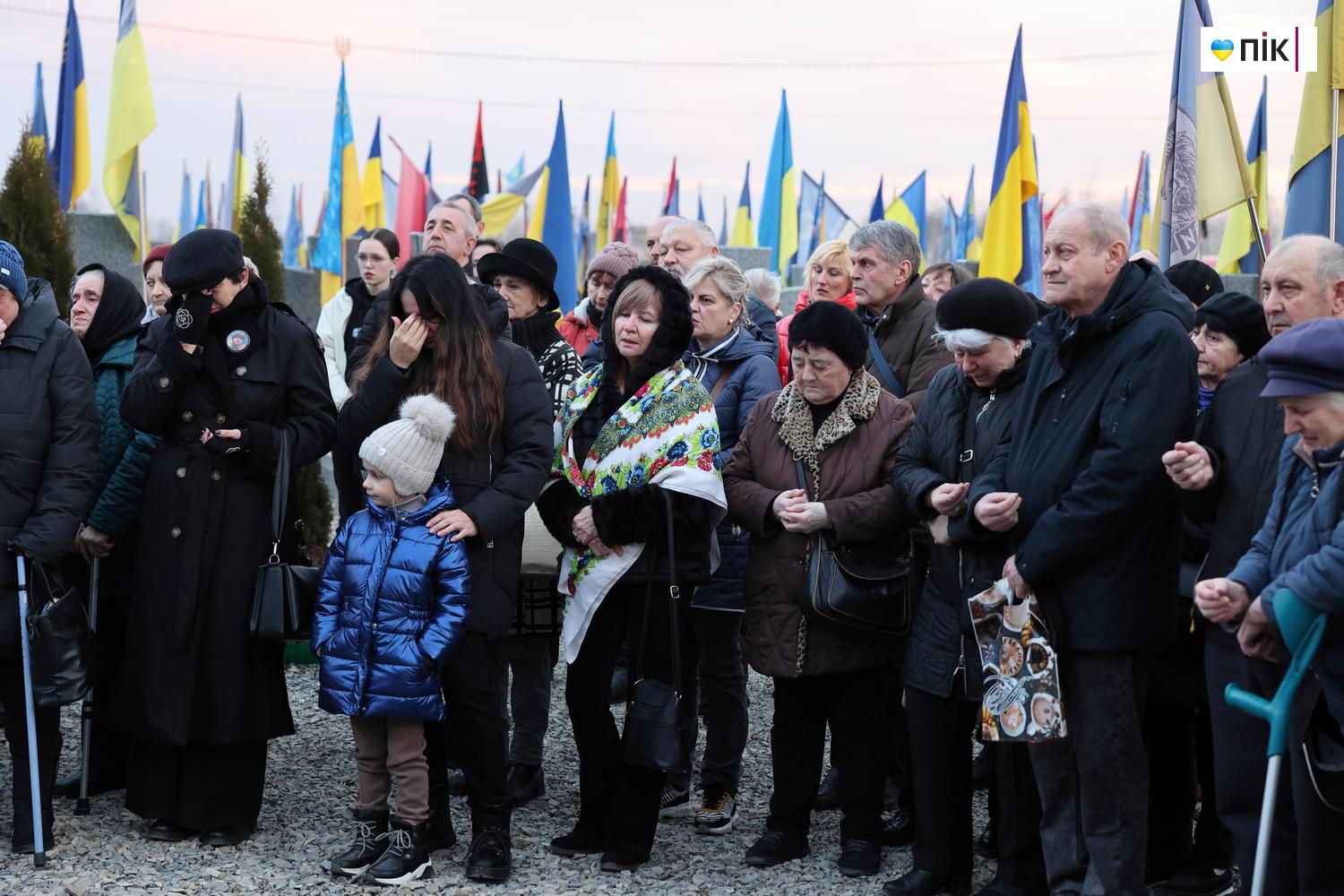 "Тиха коляда": на Франківському кладовищі вшанували пам'ять полеглих воїнів (ФОТО) 19 IMG 8039 resize