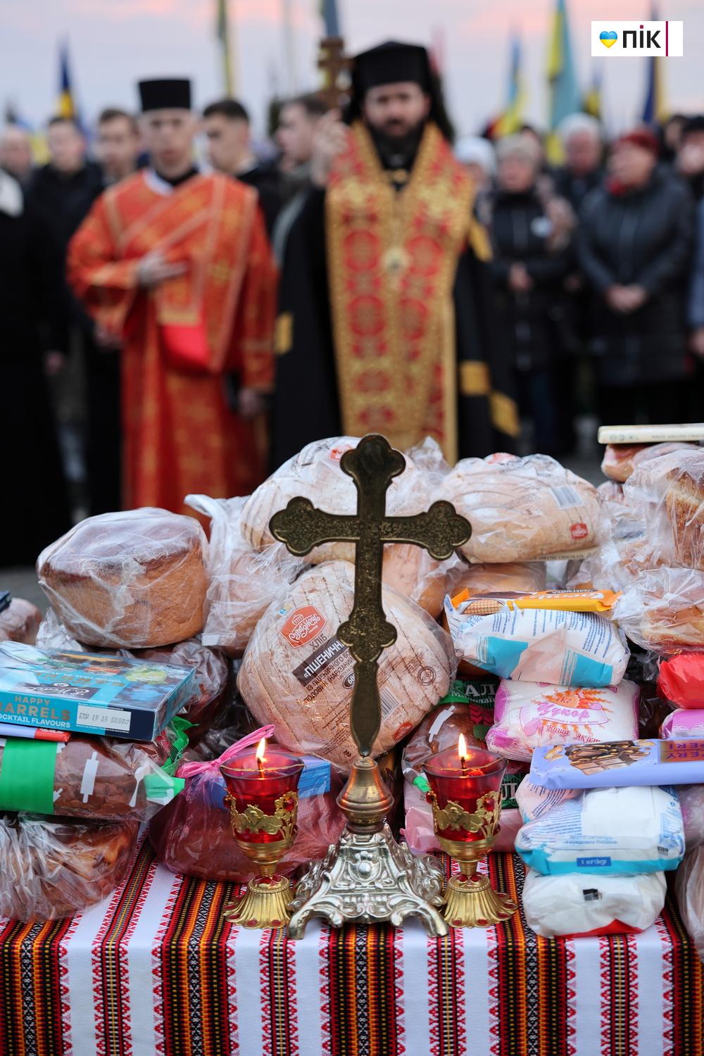 "Тиха коляда": на Франківському кладовищі вшанували пам'ять полеглих воїнів (ФОТО) 29 IMG 8054 resize