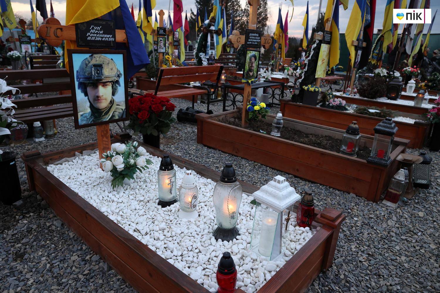 "Тиха коляда": на Франківському кладовищі вшанували пам'ять полеглих воїнів (ФОТО) 20 IMG 8061 resize