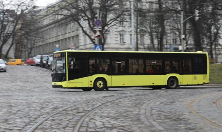 У Львові дівчина перебігала дорогу та вдарилася об автобус 7 img9330 c3a0688a