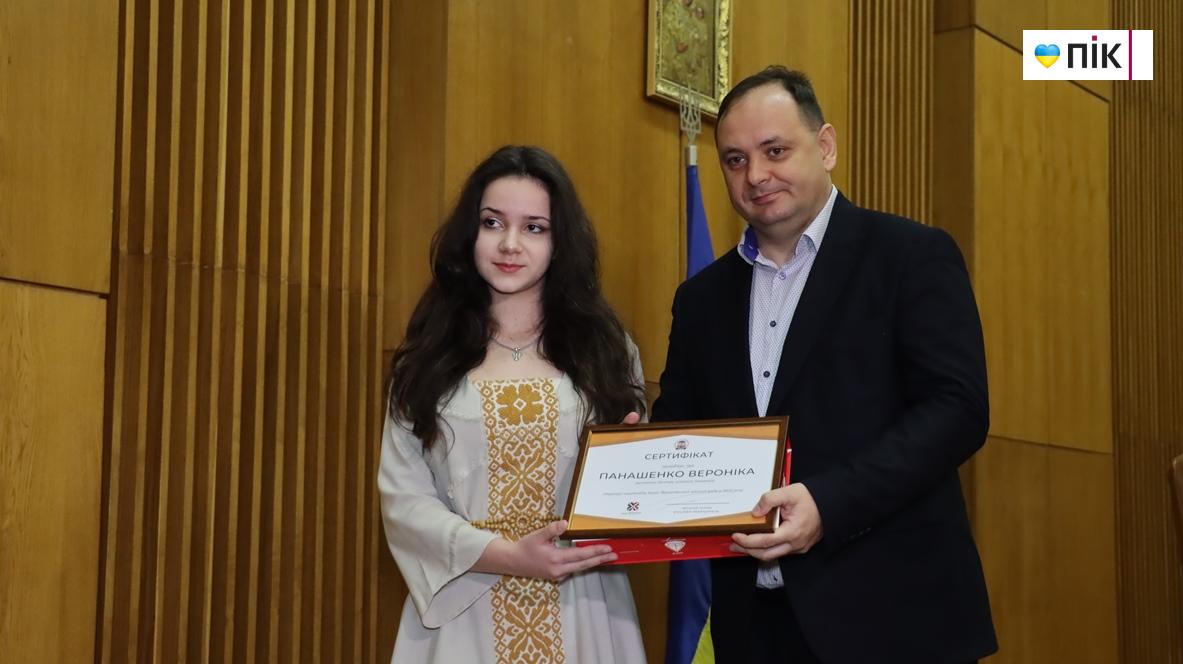 40 кращих учнів Франківської громади отимали степендії (ФОТО) 2 1 5