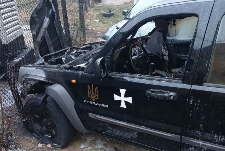 У Калуші невідомі спалили авто військового: що відомо (ФОТО) 9 111