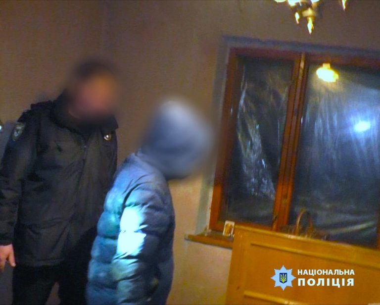 На Городенківщині 35-річна жінка вдарили ножем у спину сестру (ФОТО) 10 На Городенківщині 35-річна жінка вдарили ножем у спину сестру (ФОТО)