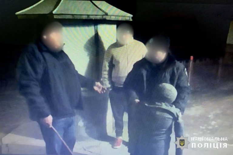 На Косівщині чоловік під час сварки побив палицею дружину (ФОТО) 5 На Косівщині чоловік побив палицею дружину й залишив помирати (ФОТО)