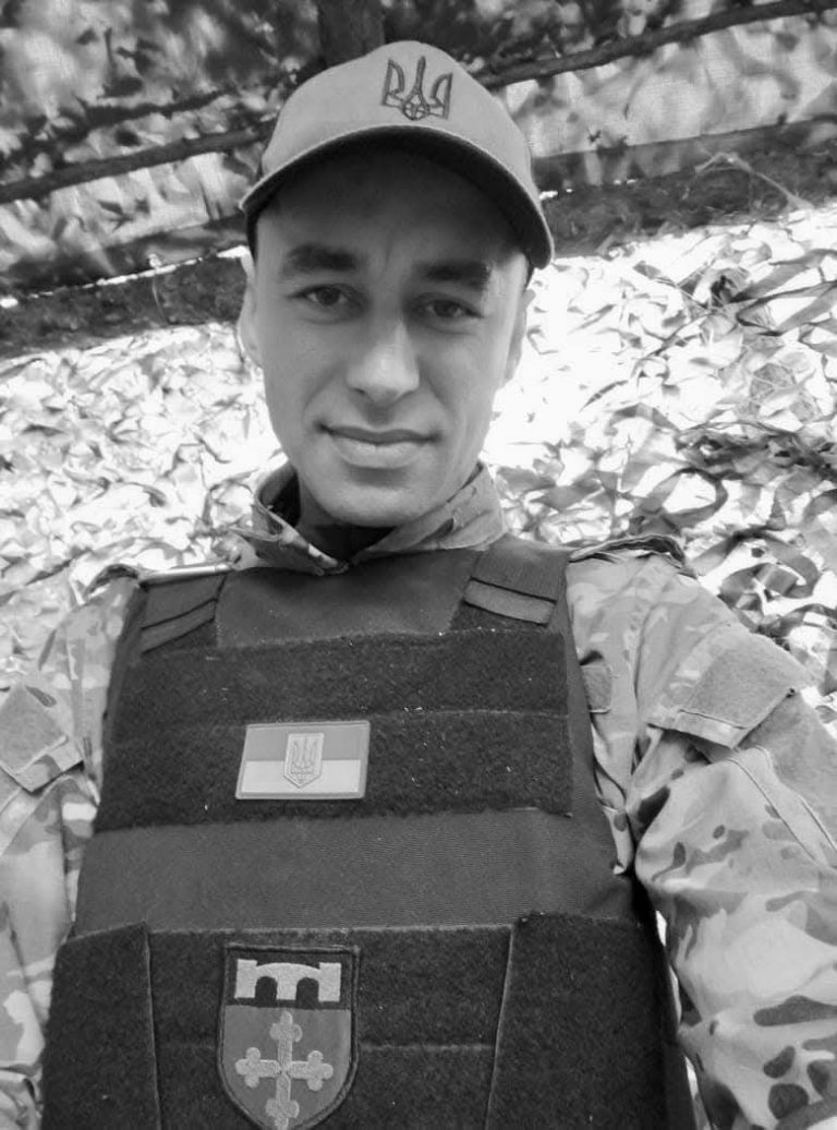 На Коломийщину прямує скорботний кортеж з тілом полеглого воїна 4 FB IMG 1739165833354