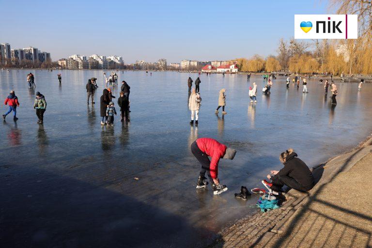Люди Прикарпаття: розваги на льоду міського озера у Франківську (ФОТО) 2 G71A2863 resize