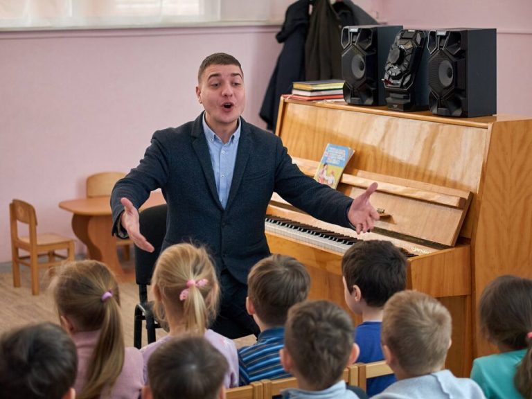 Стало відомо, скільки вчителів-чоловіків працюють у школах Франківської громади 2 Стало відомо, скільки вчителів-чоловіків працюють у школах Франківської громади