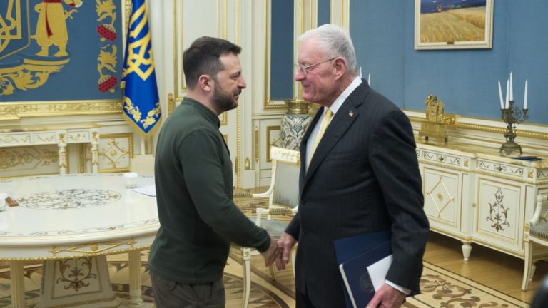Келлог назвав Зеленського "хоробрим та бойовим лідером" 10 Зеленський прокоментував зустріч із спецпосланником Трампа Келлогом
