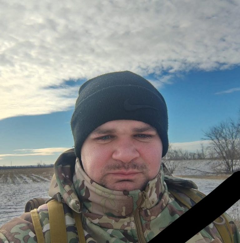 На Донеччині загинув боєць з Прикарпаття Роман Кінаш (ФОТО) 2 e587b213f2bd60f6966fe63dd53852a1 1