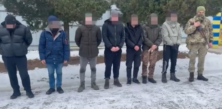Прикарпатець із трьома чоловіками намагався потрапити за кордон: провідниками були підлітки (ВІДЕО) 12 photo 2025 02 21 11 36 43 2