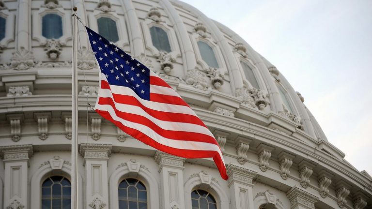 США передали Україні нову версію "угоди про надра" 10 prapor kapitol gettyimages 84368783 1397f62411bf8386017dc1f3ba6b8806 1200x675