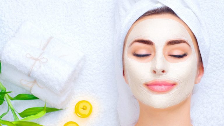 Ефективні маски для обличчя: найкращі інгредієнти 11 woman face mask