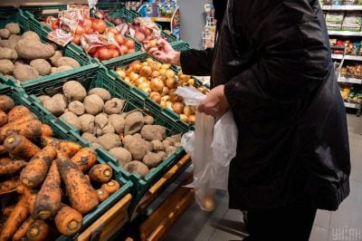 Морква, томати, куряче філе: в Україні дорожчають продукти