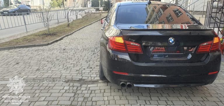 У Франківську нетверезий водій "BMW" скоїв ДТП та поїхав (ФОТО) 5 483832699 1087378496763094 6294241549965998628 n