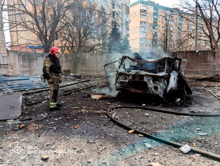 ворог ракетою вдарив по Кривому Рогу: постраждали семеро людей (ФОТО) 4 486111510 1084816323686256 3856749061621581364 n