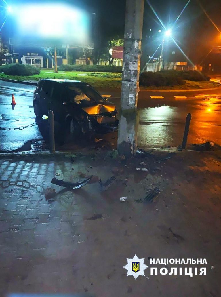 У Франківську нетверезий водій скоїв ДТП: пасажирка у лікарні (ФОТО) 3 486486384 661993713141528 4486704030615440661 n