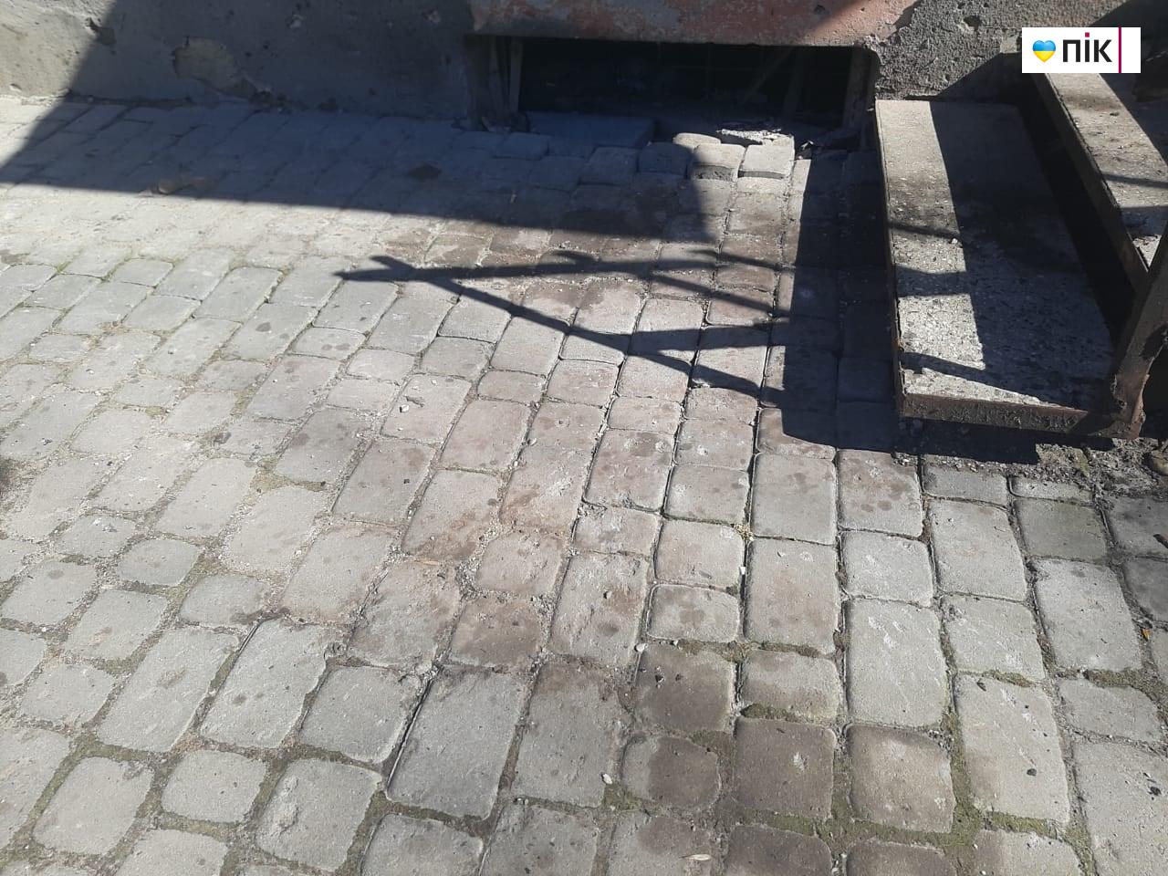 Тиждень після теракту в Івано-Франківську: сліди крові не змиті (ФОТО) 2 73c5309f ac65 4d05 b239 c6a46ae36721