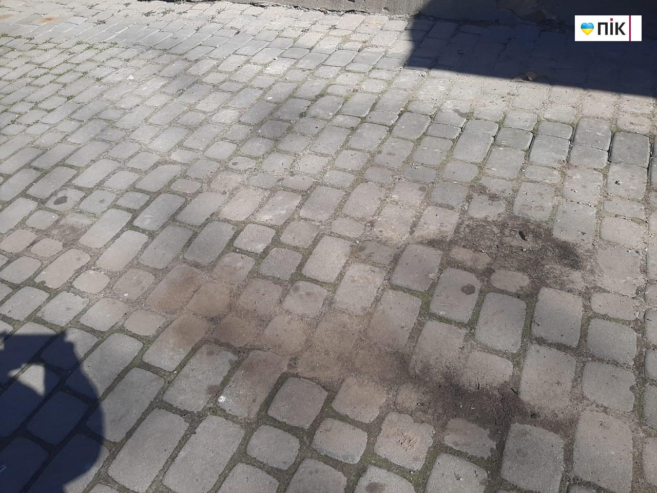 Тиждень після теракту в Івано-Франківську: сліди крові не змиті (ФОТО) 3 82dc4ec7 24cc 4ff3 8880 c4230ccdd29b