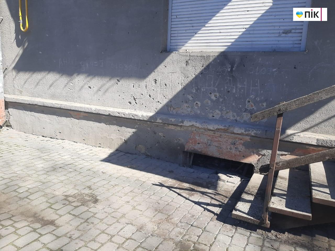 Тиждень після теракту в Івано-Франківську: сліди крові не змиті (ФОТО) 4 83d56859 02f7 4114 bafe d72c75fcaa78