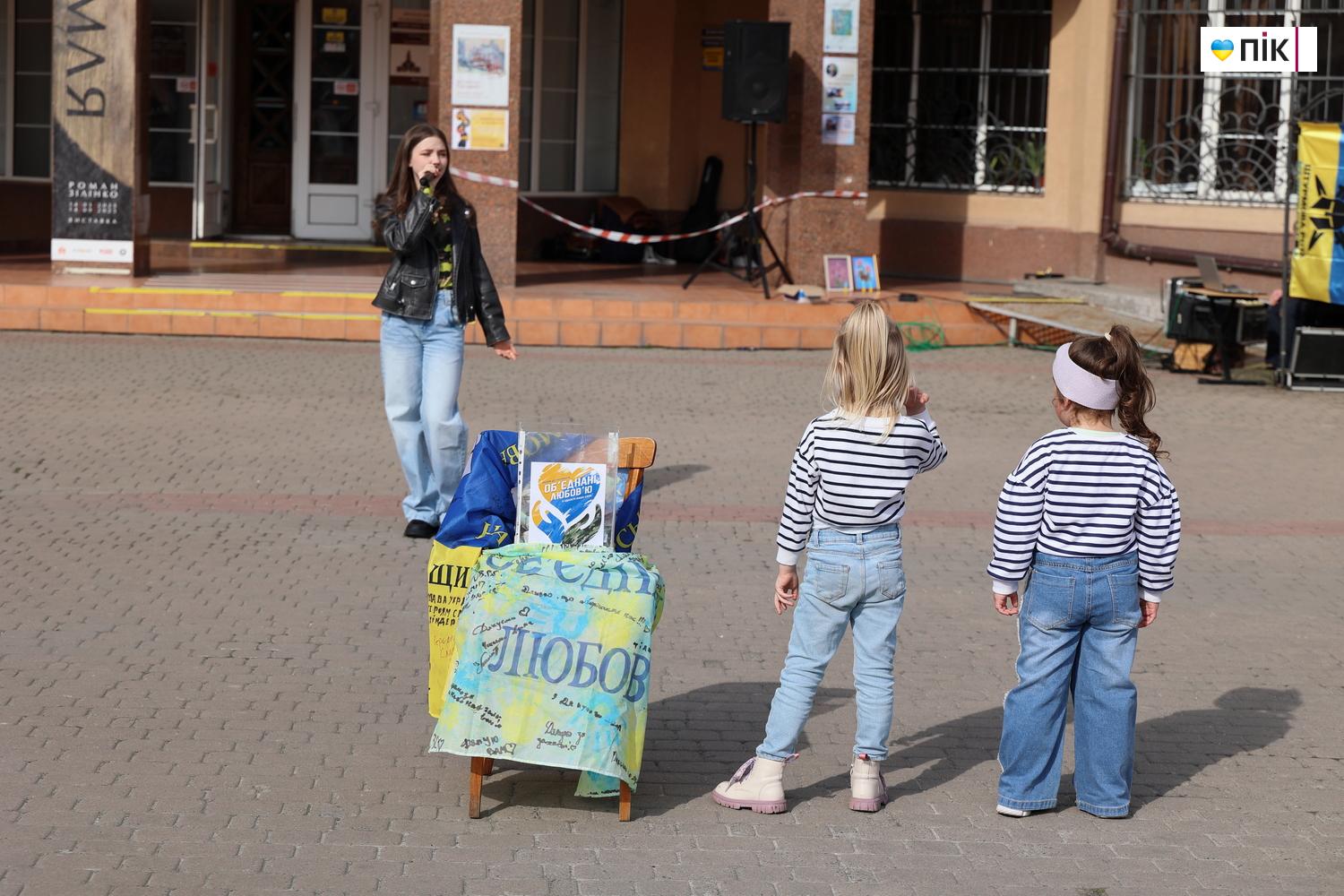 "Ми - Обʼєднані любовʼю": у Франківську відбувся благодійний концерт (ФОТО) 24 IMG 0926 resize