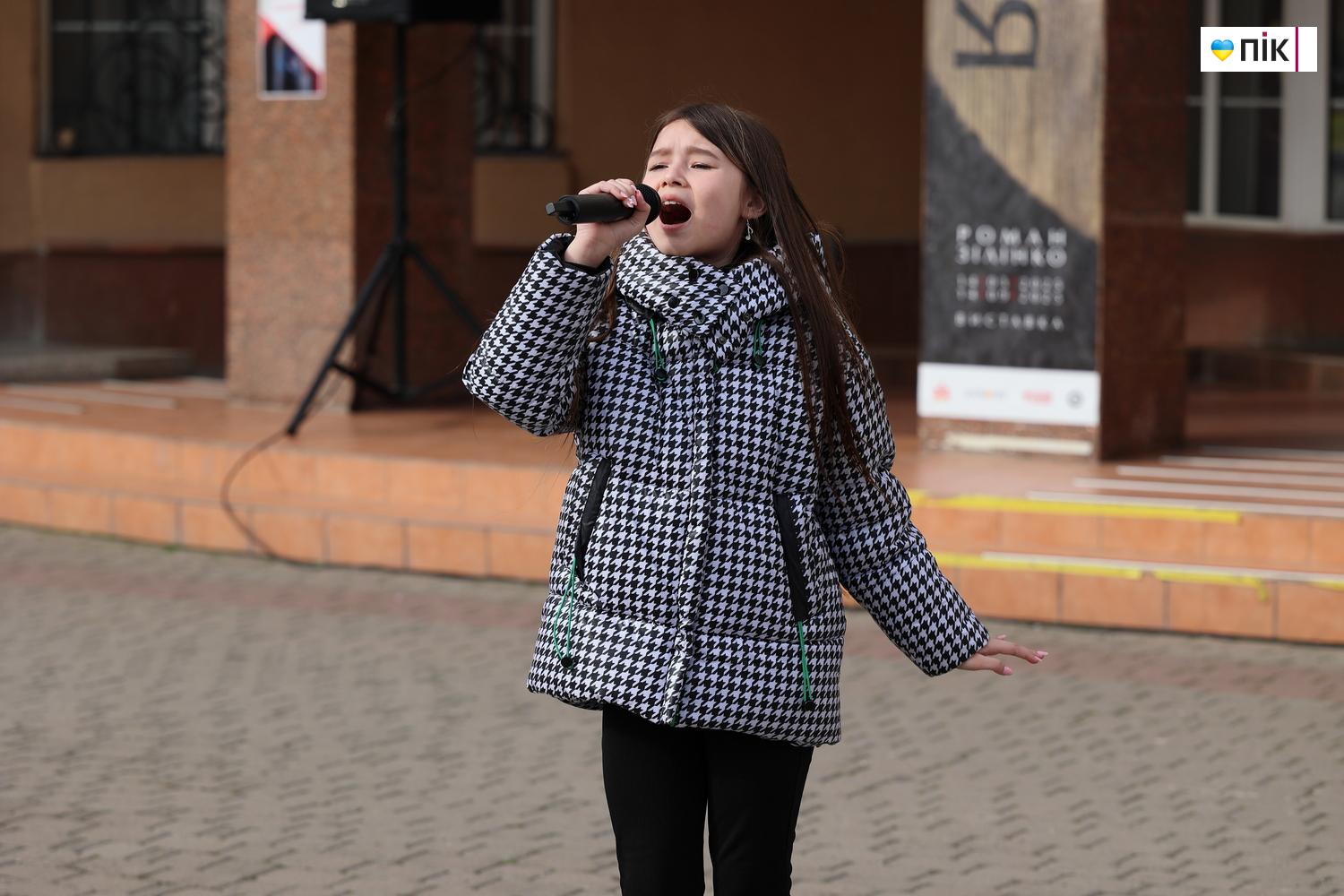 "Ми - Обʼєднані любовʼю": у Франківську відбувся благодійний концерт (ФОТО) 41 IMG 1583 resize