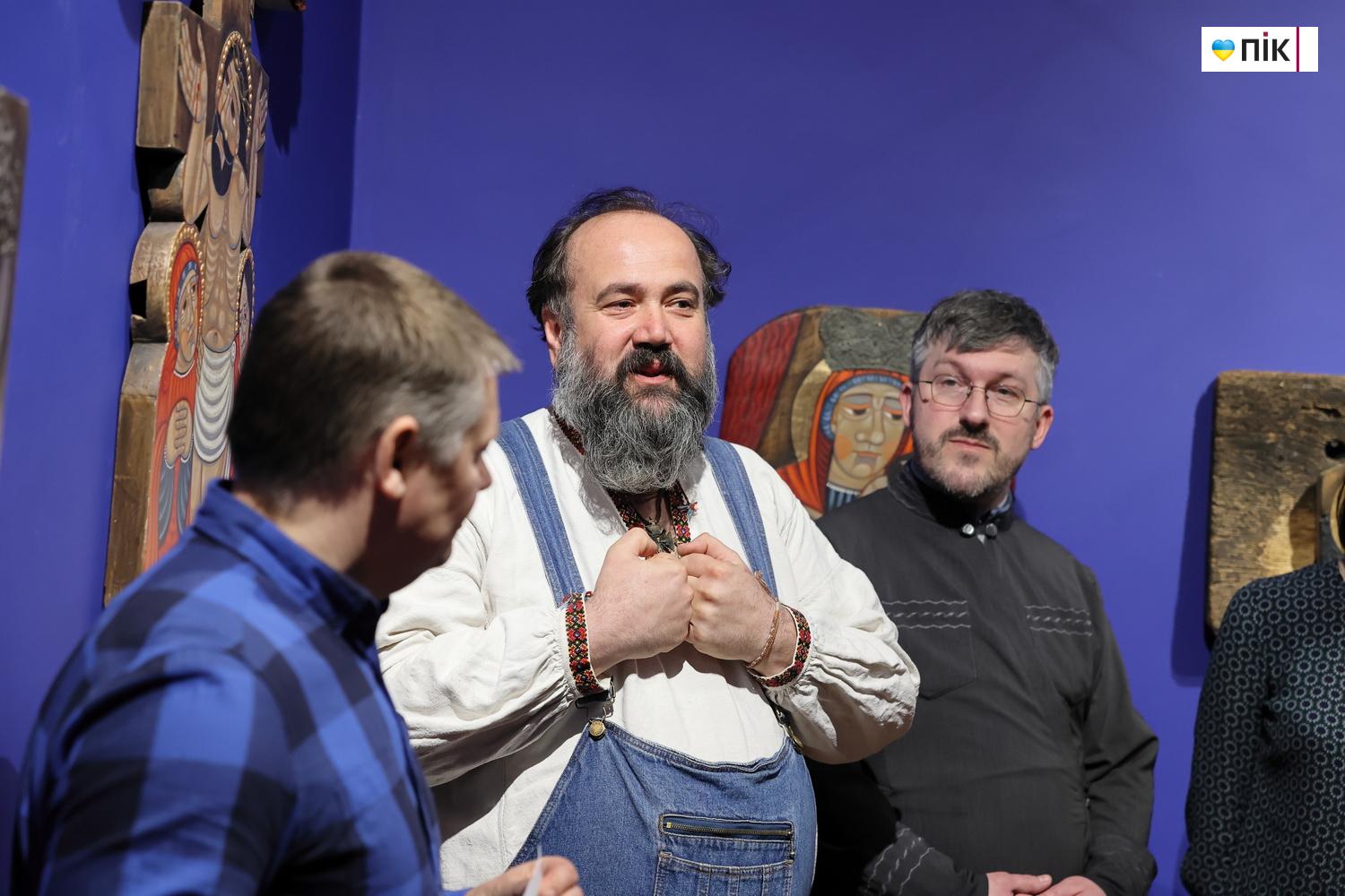 Святі, які не усміхаються: у Франківську відкрилася виставка Романа Зілінка "Земля" 9 IMG 8551 resize