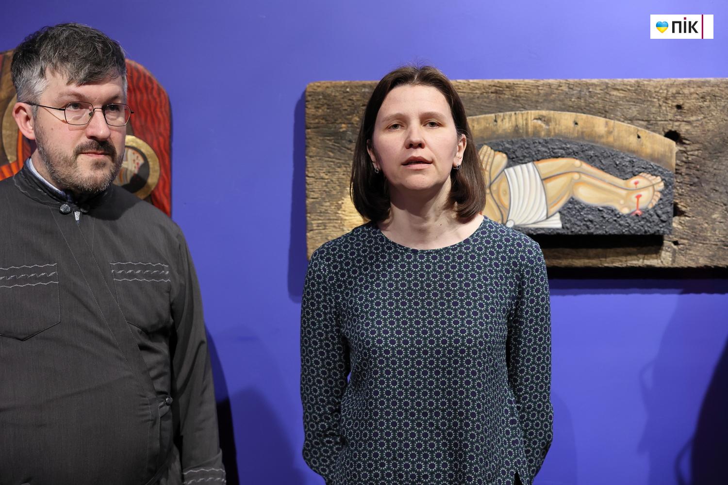 Святі, які не усміхаються: у Франківську відкрилася виставка Романа Зілінка "Земля" 10 IMG 8719 resize