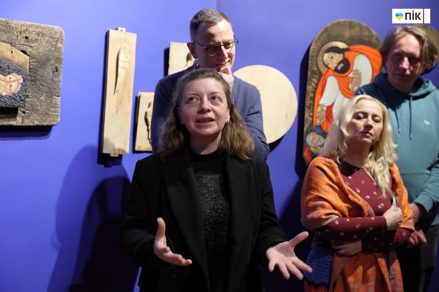 Святі, які не усміхаються: у Франківську відкрилася виставка Романа Зілінка "Земля" 12 IMG 8778 resize