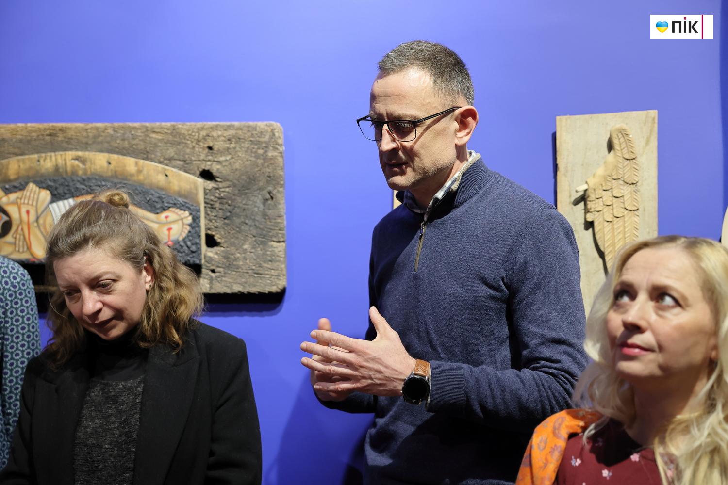 Святі, які не усміхаються: у Франківську відкрилася виставка Романа Зілінка "Земля" 16 IMG 9049 resize