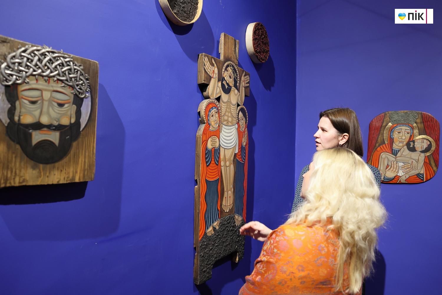 Святі, які не усміхаються: у Франківську відкрилася виставка Романа Зілінка "Земля" 20 IMG 9383 resize