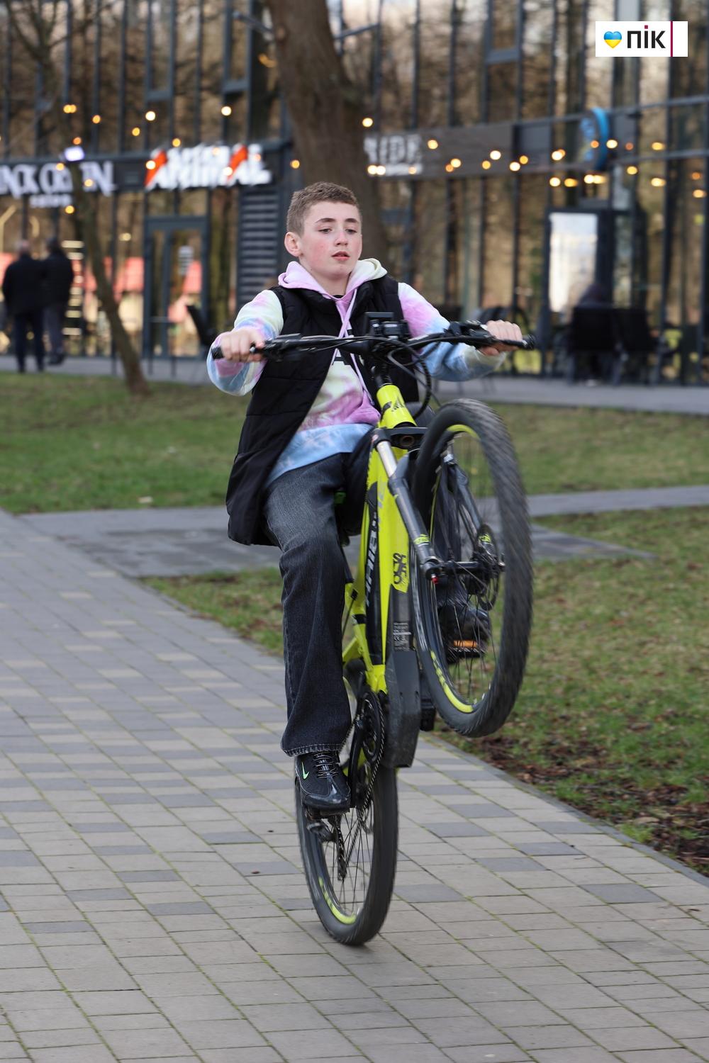 Люди Прикарпаття: дозвілля на міському озері в Івано-Франківську (ФОТО) 29 IMG 9450 resize