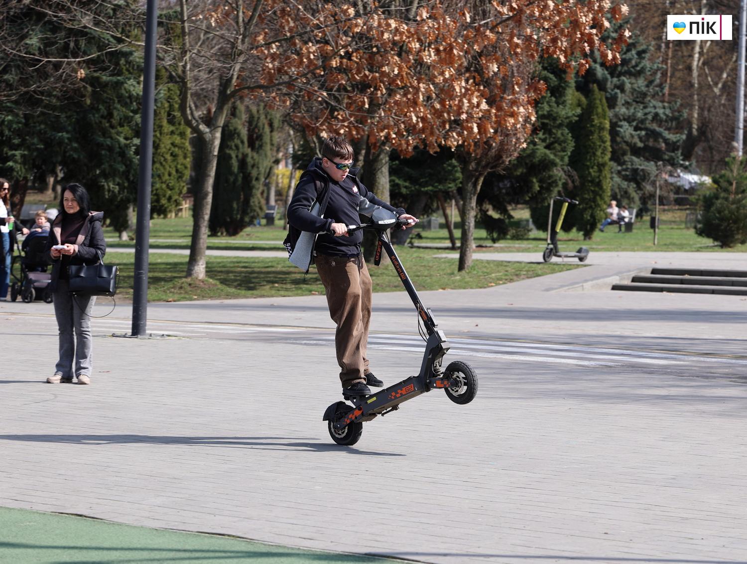 Люди Прикарпаття: дозвілля на міському озері в Івано-Франківську (ФОТО) 28 IMG 9499 resize